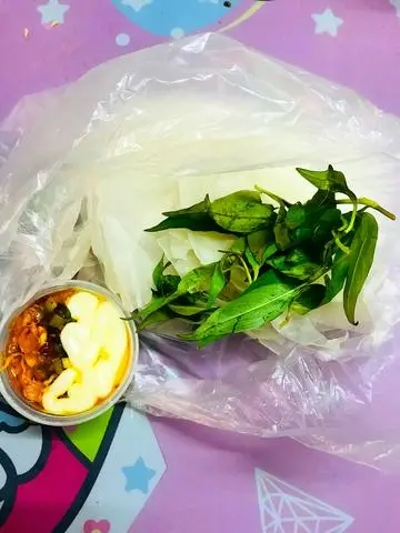 Hình ảnh Bánh tráng dẻo chấm sốt me mỡ hành bơ