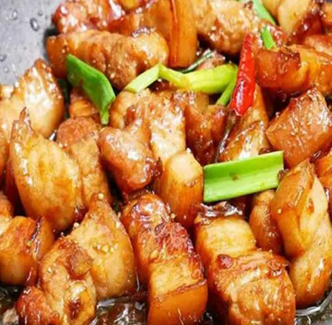 Hình ảnh Cơm thịt ram cháy cạnh