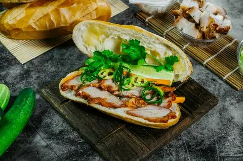 Hình ảnh Bánh mì xá xíu