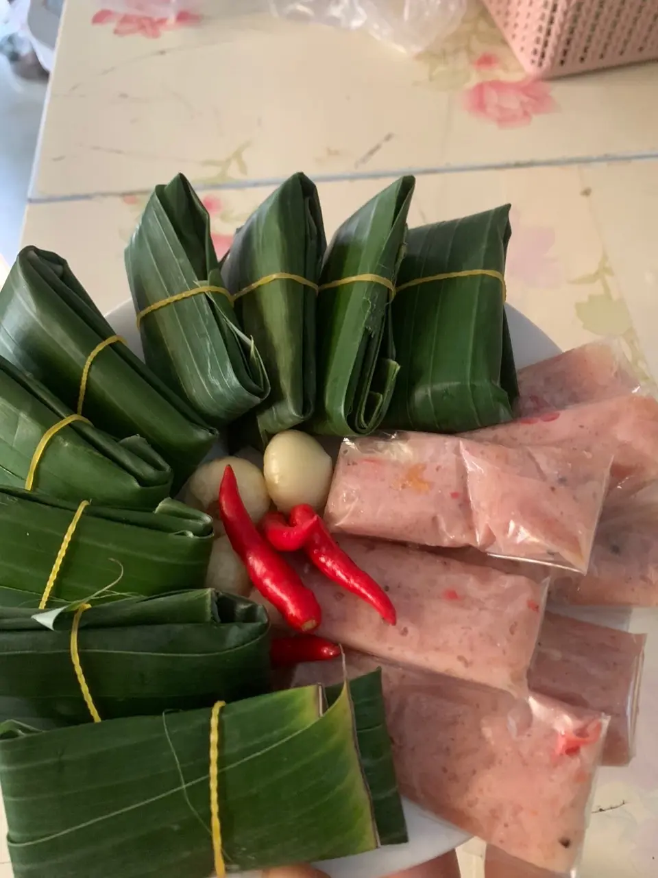 Hình ảnh 10 cái nem chua