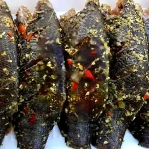 Hình ảnh Cá sặc muối sả chiên ướp sẳn 500g