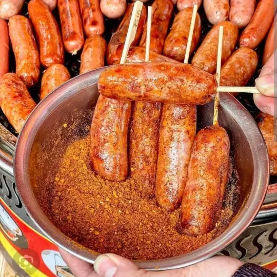 Hình ảnh combo 10 cây lạp xưởng nướng đá