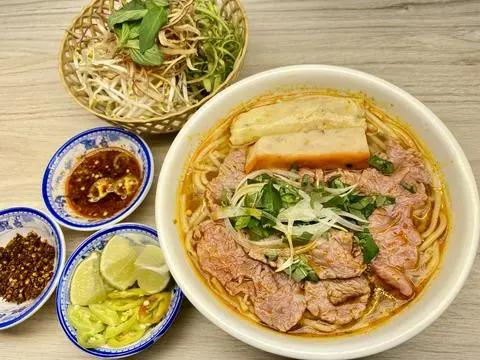 Hình ảnh Bún tái chả