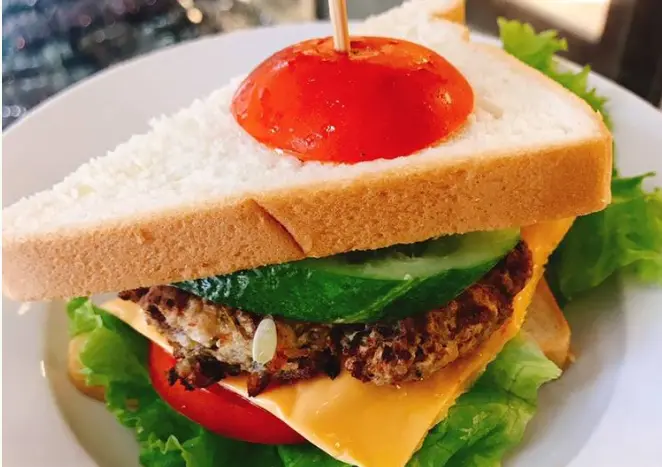 Hình ảnh Combo Sanwich bò phô mai + coca 500ml