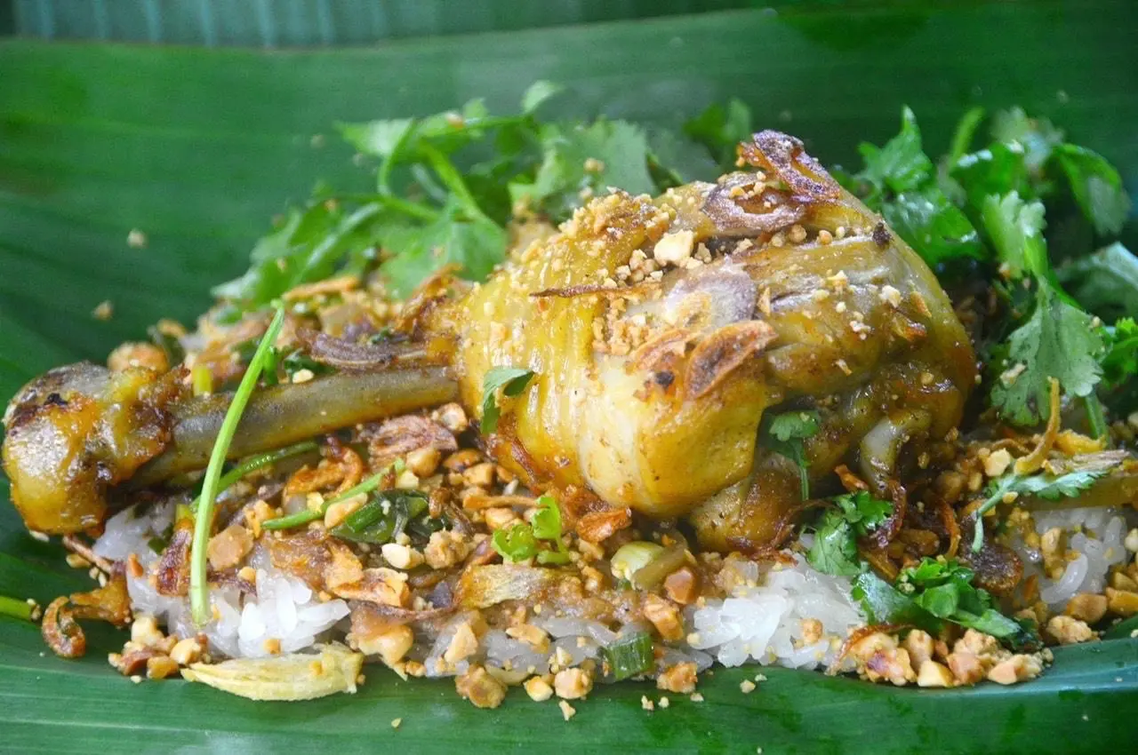 Hình ảnh Xôi đùi gà + trà tắc (ly lớn)
