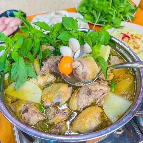 Hình ảnh Lẩu Gà Lá É Nửa Con