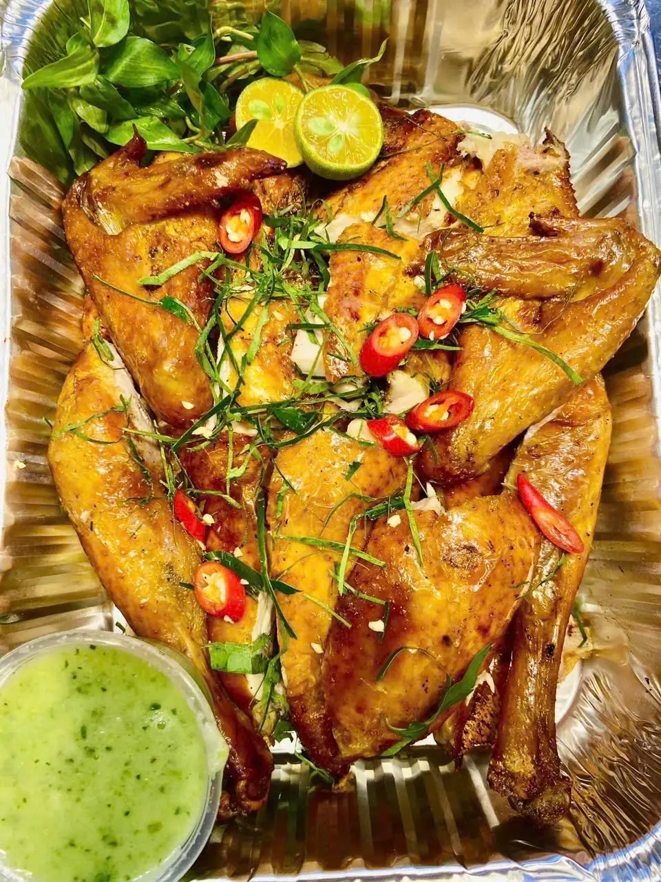 Hình ảnh Gà Nướng Lu-Vị Lá Chanh Siêu Cay( Kèm 5 Bánh Bao)