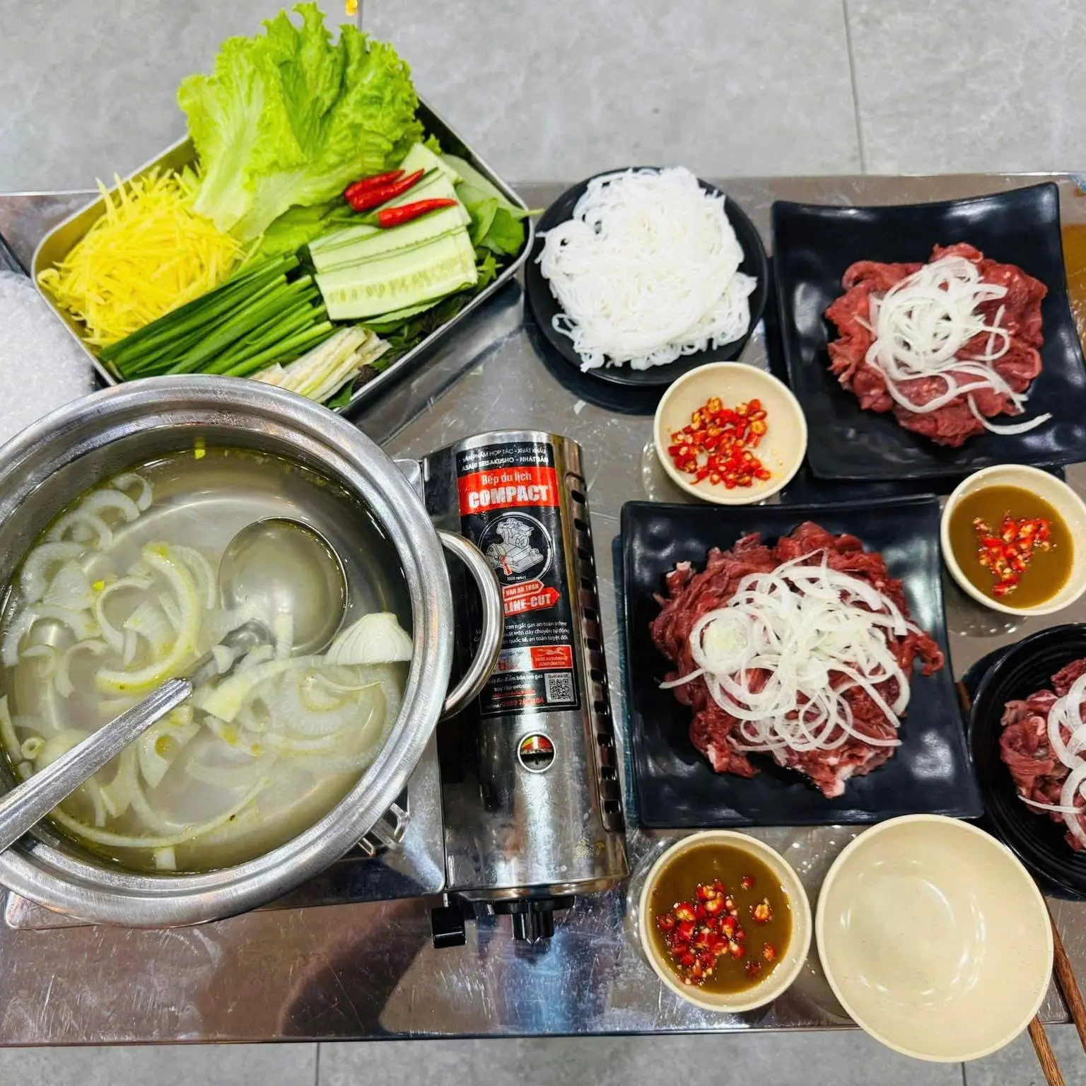 Hình ảnh Lẩu bò nhúng dấm lớn đặc biệt ( 3 người ăn ) – Đầy đủ rau, bún
