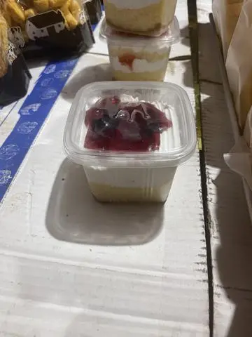 Hình ảnh bánh kem mứt việt quất