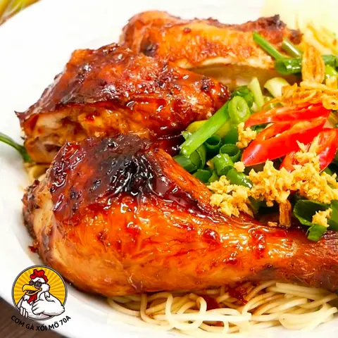 Hình ảnh mì trộn gà xối mỡ góc tư