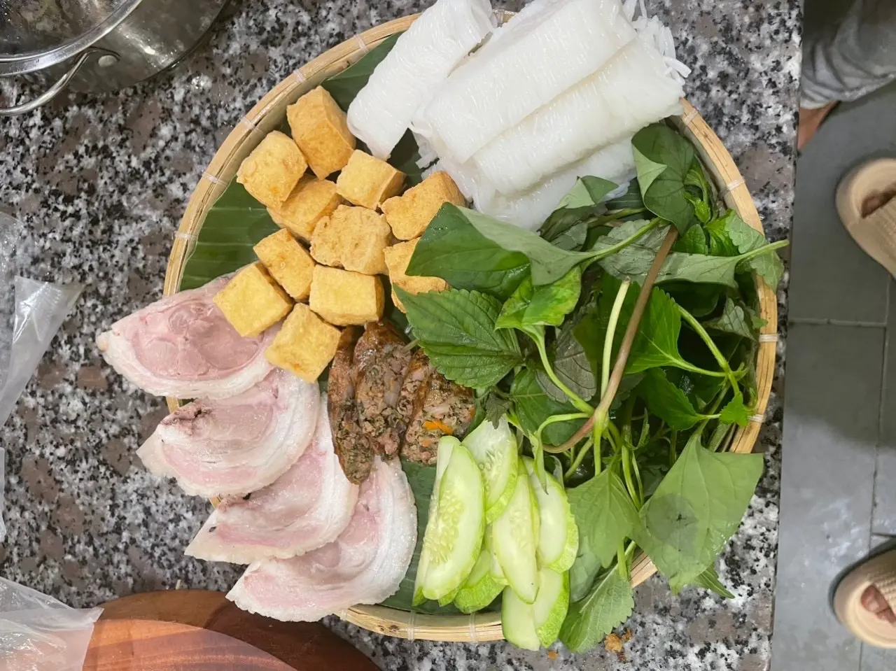 Hình ảnh Bún, Đậu, Thịt Bắp, Dồi Sụn