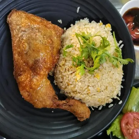 Hình ảnh Cơm gà xối mỡ đùi nhỏ(má)