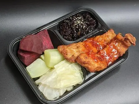 Hình ảnh Cá Basa Sốt Chua Ngọt + Cơm Gạo Lứt + Rau Củ Mix