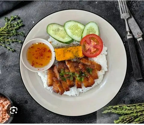 Hình ảnh cơm ba rọi chả