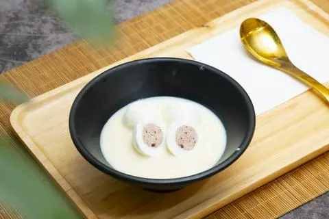 Hình ảnh Tàu Hũ Nóng Chè Trôi Nước Nhân Đậu Đỏ - Tofu Glutinous Rice Ball (Red Bean)