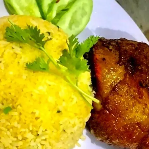 Hình ảnh Cơm má gà xối mỡ