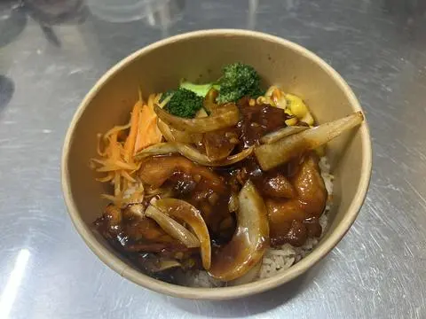 Hình ảnh Cơm gà quay sốt mắm tỏi