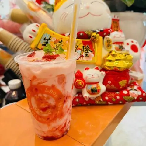 Hình ảnh Sữa chua lắc dâu