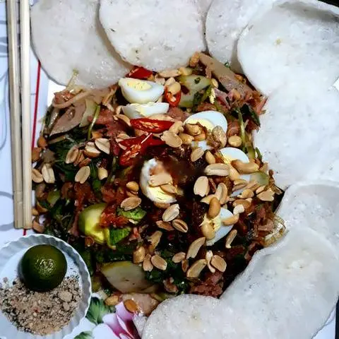 Hình ảnh Chả trộn nem chua