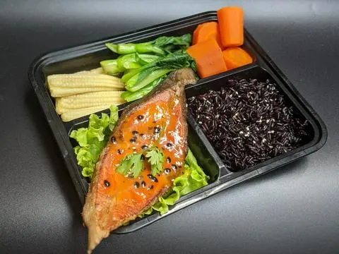Hình ảnh Cá Hồi Sốt Chanh Dây + Cơm Gạo Lứt + Rau Củ Mix