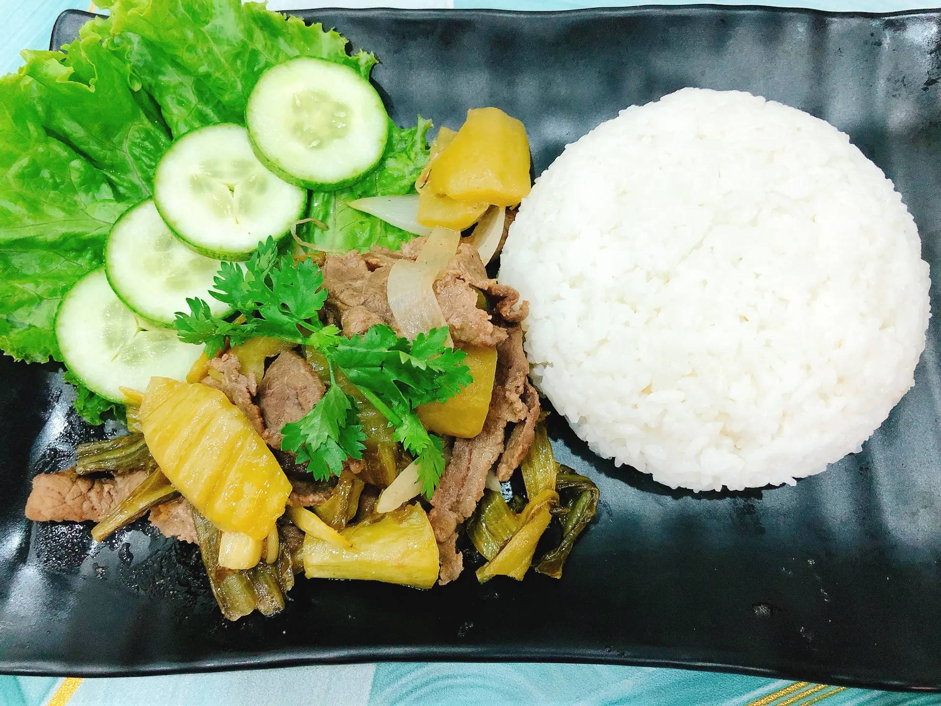 Hình ảnh Cơm Bò Xào Cải Chua