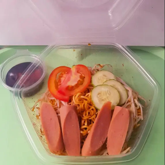 Hình ảnh Mì trộn xúc xích