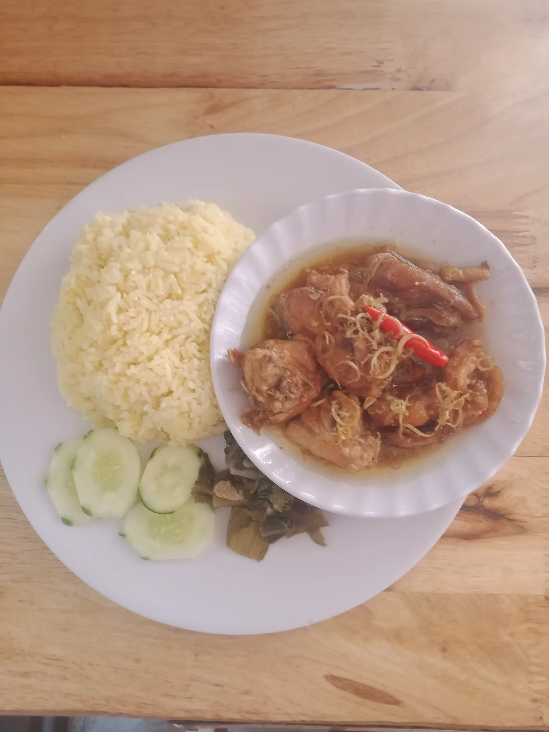 Hình ảnh cơm gà kho sả ớt (cơm trắng)
