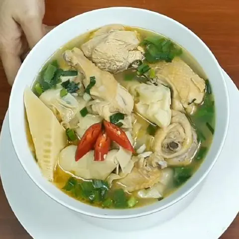 Hình ảnh Canh gà nấu măng