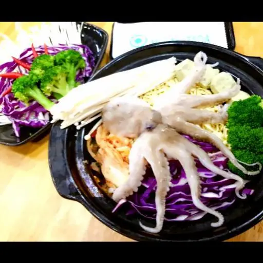 Hình ảnh Combo 3: Mì Kim Chi Bạch Tuộc + Nước Ngọt