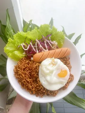 Hình ảnh Mì tương đen Xúc Xích Ốp La