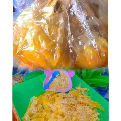 Hình ảnh Bánh Tráng Muối Bột Vàng, Bơ, Dầu Tuổi Thơ