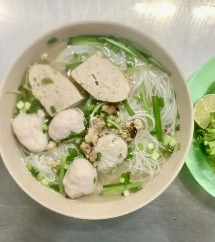 Hình ảnh Hủ tiếu mọc chả