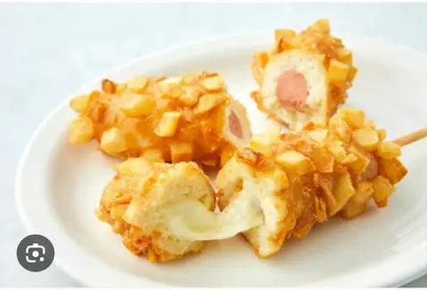 Hình ảnh Hotdog phô mai vỏ khoai tây