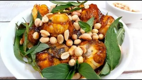 Hình ảnh Vịt lộn xào me (2 quả)