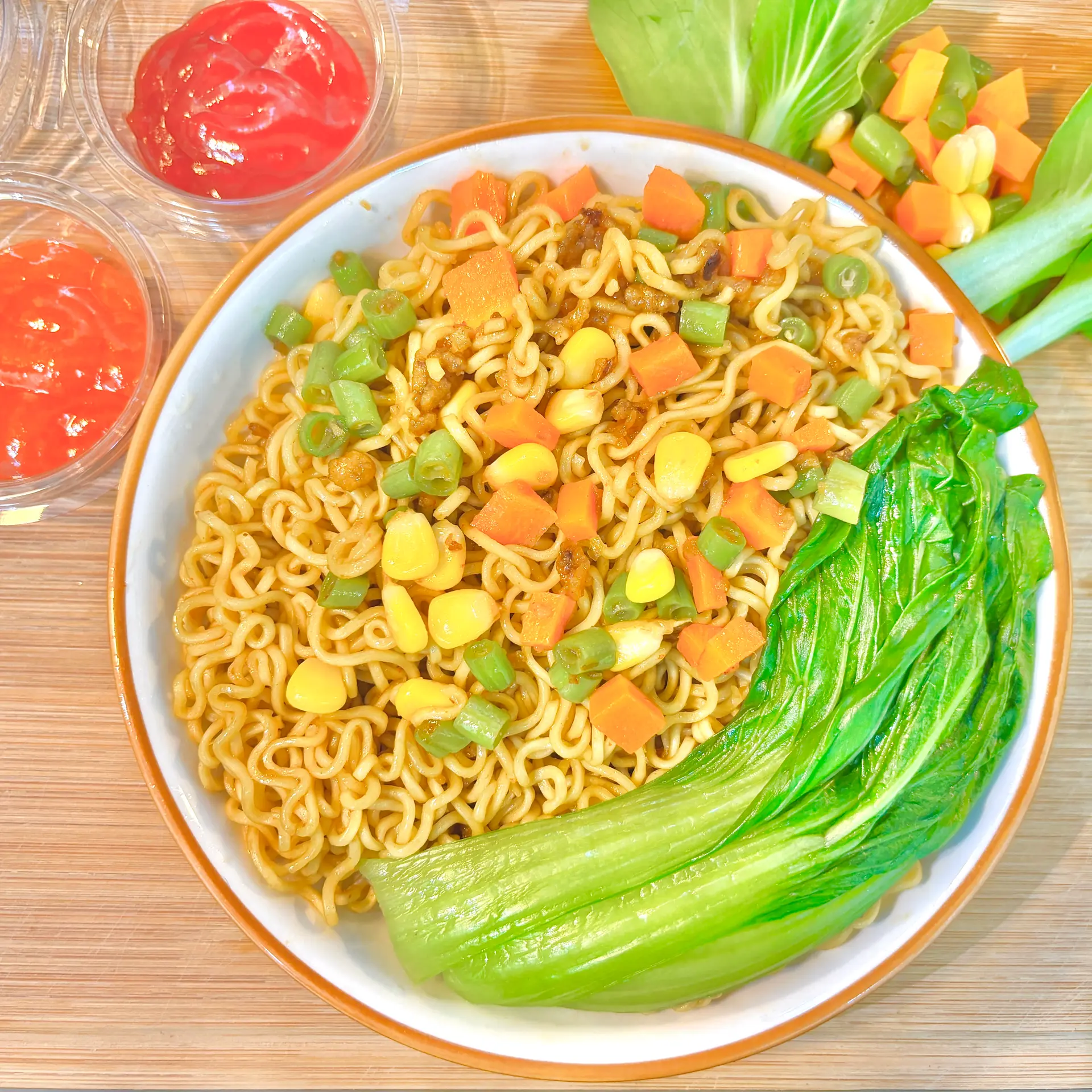 Hình ảnh Mì trộn rau củ