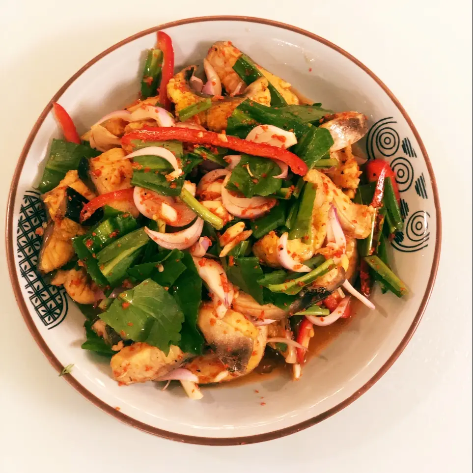Hình ảnh Salad cá lăng hành tím