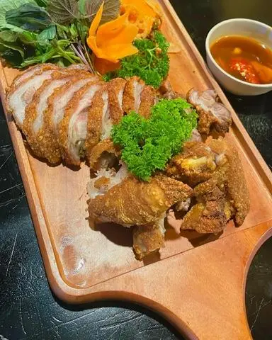 Hình ảnh Giò heo muối chiên giòn