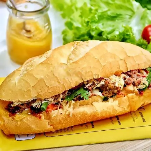 Hình ảnh Bánh Mì Pate Trứng Ngải Cứu