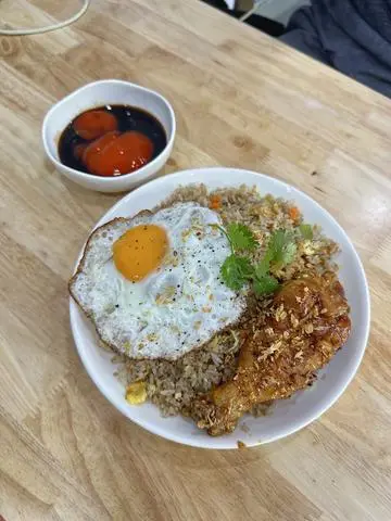 Hình ảnh Cơm đùi gà mắm tỏi