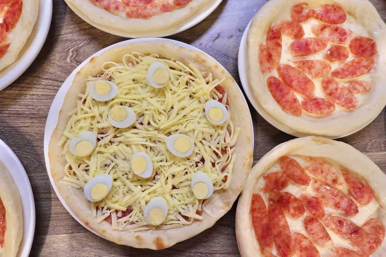 Hình ảnh Pizza Lạp Xưởng Trứng Cút Size Size 20cm