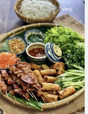 Hình ảnh Bún thịt xiên nướng + chả giò hải sản