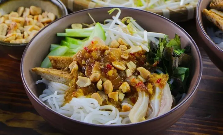 Hình ảnh Bún mắm nêm chả cá tai heo