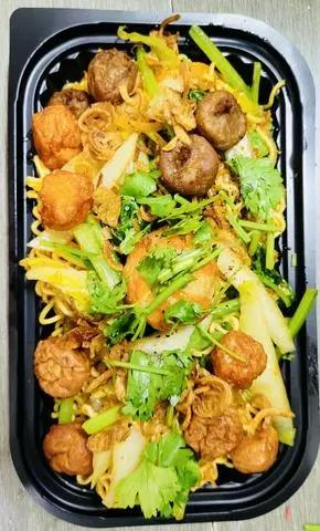 Hình ảnh mì trộn hải sản viên