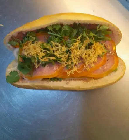 Hình ảnh BÁNH MÌ THỊT NGUỘI 