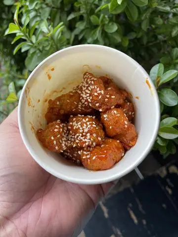 Hình ảnh Gà Viên Chiên Sốt Cay Ngọt Hàn Quốc
