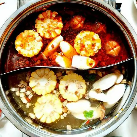 Hình ảnh COMBO LẨU HONGKONG CHO 4-6 NGƯỜI ( tomyum)