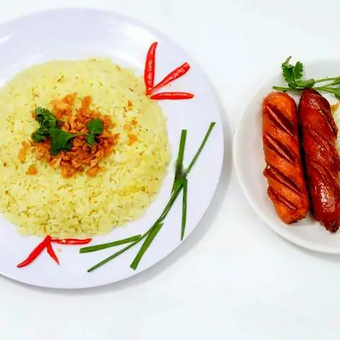Hình ảnh Cơm Chiên Xúc Xích