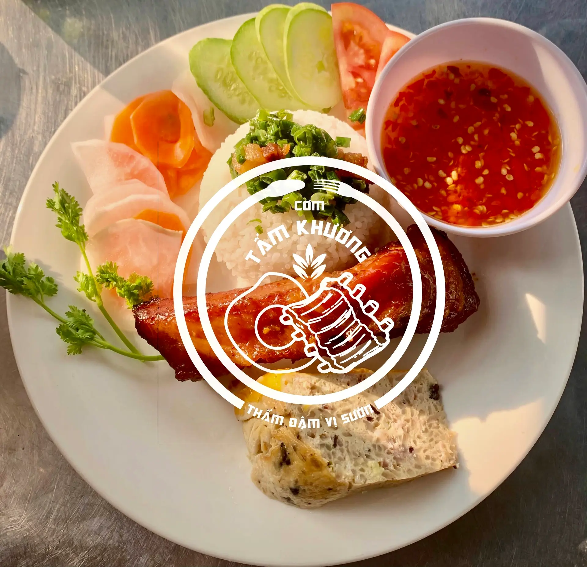 Hình ảnh Cơm tấm sườn cọng + chả 