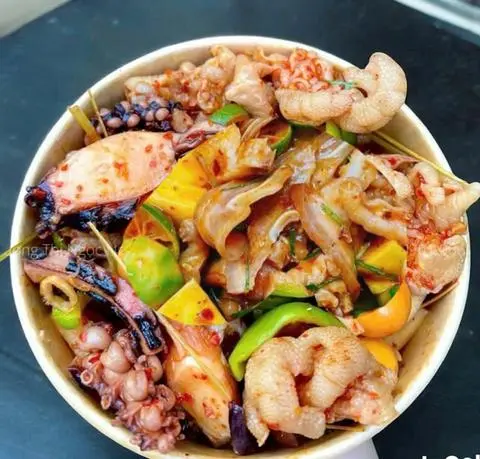 Hình ảnh combo bộ 3 ứ hự chân rút + bạch tuộc + tai heo ( sốt thái )
