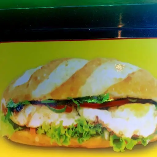 Hình ảnh Bánh mì thịt chả ốp la